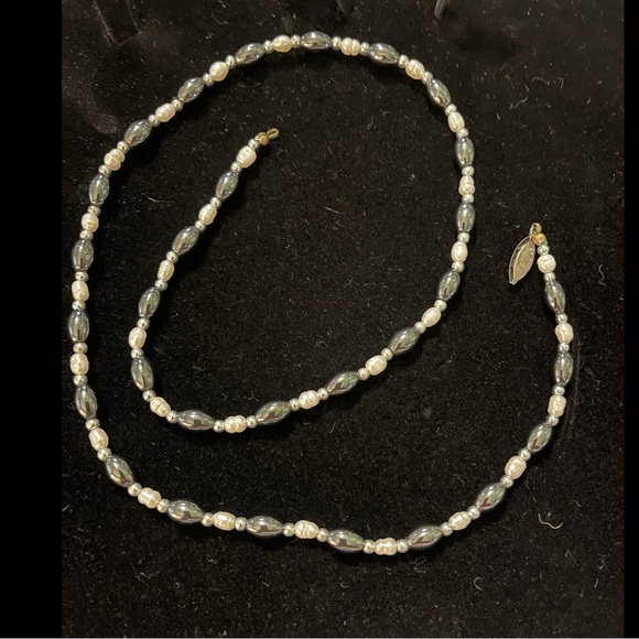 Elegant Freshwater Pearls and Hematite Beaded Necklace - Picture 1 of 1